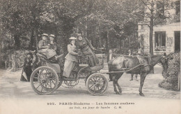 PARIS MODERNE LES FEMMES COCHERS AU BOIS UN JOUR DE BOMBE 1908 TBE - Artesanos De Páris