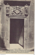 63 - MONTFERRAND   - Porte D'Escalier Surmontée Des Armoiries De La Ville De Montferrand    ( Puy De Dome ) - Clermont Ferrand