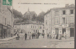 51 -CLERMONT EN ARGONNE - ENTREE DE LA PLACE - Clermont En Argonne