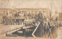 CPA / AVIATION / MARINE / CARTE PHOTO AVEC DES MILITAIRES - Airmen, Fliers