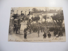 A546 . CPA. 40. HAGETMAU. . (Landes). Place De La République.Concert Militaire.beau Plan Animé. écrite & Voyagée 1908 - Hagetmau