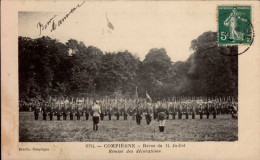 COMPIEGNE    ( OISE )    REVUE DU 14 JUILLET . REMISE DES DECORATIONS    ( ROUSSEUR EN BAS , A GAUCHE ) - Sonstige & Ohne Zuordnung