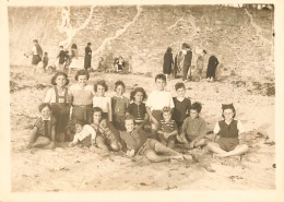 La Bernerie En Retz ( Noté Au Dos à La Plume ) * Enfants Baigneurs Plage * Photo Ancienne Circa 1945/1947 18x13cm - La Bernerie-en-Retz