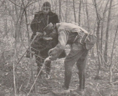 Chasseurs Prélevant Leur Gibier ( 12,5 X8,5 ) - Personnes Anonymes