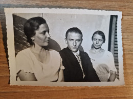 19236.  Fotografia Vintage Uomo Con Due Donne Femme 1933 Italia - 9x6 - Personnes Anonymes