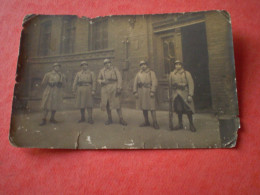 Carte Photo: Militaires Casque Adrian, 1 Planton Baïonnette Au Canon; Voir état - Personajes