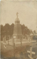 Themes Div-ref VV539- Carte Photo Non Située -guerre 1914-18- Monument Aux Morts -tombes - Cimetiere - - Weltkrieg 1914-18