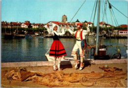 PAYS BASQUE. -  Danseurs Basques. Le Fandango. à  St Jean De Luz. (64) - Tänze