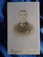 Photo CDV Margerie à Angoulême  Portrait Jeune Homme  Cheveux Coupés En Brosse  Cravate CA 1900 - L431 - Old (before 1900)