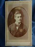 Photo Cdv Graffe, Paris - Jeune Homme, Porttrait Médaillon Embossé, Ca 1880 L678 - Old (before 1900)