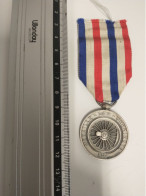 MEDAILLE DES CHEMINOTS POUPIN 1941 REPUBLIQUE FRANCAISE - Andere & Zonder Classificatie