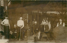 CARTE PHOTO - Découpe De Métal, Couverture Toitures, Cachet De Départ Montreuil Sous Bois. - Artesanal