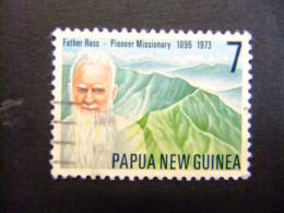 52 PAPUA NEW GUINEA / NUEVA GUINEA 1976 / SACERDOTE PÊRE WILLIAMS ROSS / YVERT 317 FU - Papua New Guinea