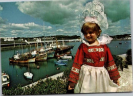 BRETAGNE. -  Fillette En Costume De Concarneau. - Costumes