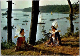 BRETAGNE. -   Costumes E Cornouaille Sur Les Bords De L'Oder. - Costumi