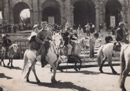 ARLES GARDIAN ET MIREILLE - Arles