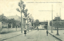 92  MALAKOFF - ROUTE DE MONTROUGE ET PONT DU CHEMIN DE FER DE L' OUEST (ref 1255) - Malakoff