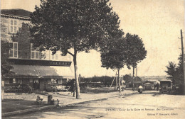 Carte POSTALE  Ancienne De  ETAIN - Cour De La Gare & Avenue Des Casernes - Etain