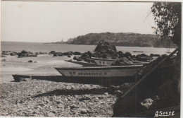 Sénegal : Dakar ? Ou Région A  Vérifier ( Dos Blanc ) , Asiere , Plage , Barque  Khardiata - Sénégal