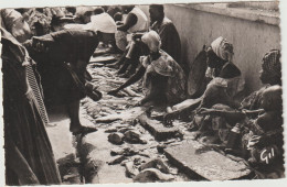 Sénegal : Dakar  : Marché , Marchande  De  Poissons - Sénégal