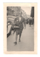 PHOTO. FEMME MARCHANT Dans La RUE. A SITUER. - Personas Anónimos