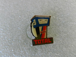 PIN 'S   TOTAL UNE POMPE - Kraftstoffe