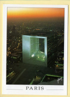 PARIS La Nuit : La Grande Arche De La Défence (voir Scan Recto/verso) - Paris Bei Nacht