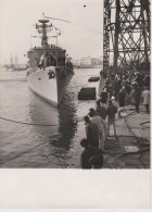 PHOTO AVISO ESCORTEUR AMIRAL CHARNER DE RETOUR A LORIENT PHOTO A F P FEVRIER 1965 - Barcos