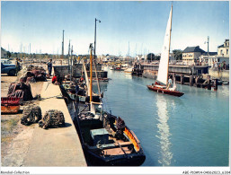 ABEP10-14-0839 - COURSEULLES-SUR-MER - Yacht Sortant Du Port - Courseulles-sur-Mer