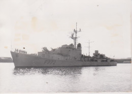 PHOTO L'ESCORTEUR LE BRETON EN VISITE A SAINT MALO AVRIL 1965 - Bateaux