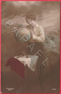 Femme Avec Un Globe Terrestre (Circulé En 1915) (1) - Patriottisch