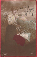 Femme Avec Un Globe Terrestre (Circulé En 1915) (2) - Patriotic