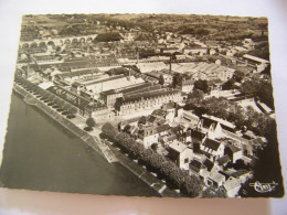 CPA - Grand Format - Gien (45) - Vue Aérienne - La Faïencerie - 1950 - SUP (HT 77) - Gien