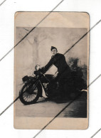 Photo Carte Studio D'un Militaire Sur Une Moto " INDIAN " - Armée Belge  ( B373) - Equipment