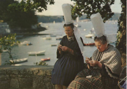 SAINTE MARINE Bigoudennes Faisant De La Dentelle Au Crochet Sur Le Port. éd  Belles Editions F 41 - Combrit Ste-Marine