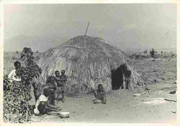 Congo - Brazzaville - Enfants Devant Une Case - Voyagée En 1965 - CPM - Voir Scans Recto-Verso - Autres & Non Classés