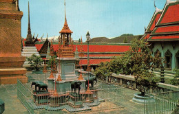 Bangkok - Inside The Emerald Buddha Temple - Thaïland