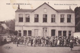 LE CREUSOT  -  SAÔNE ET LOIRE   -   (71)   -   CPA  TRES   ANIMEE  -  L'ECOLE  LIBRE  DE  JEUNES  FILLES. - Le Creusot