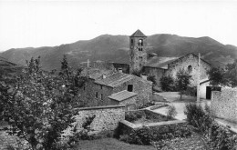 Montferrer * Un Coin Du Village Et Vue D'ensemble Sur L'église Et La Montagne - Other & Unclassified