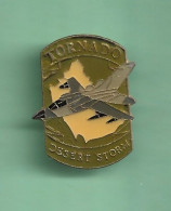 1 Pin's *** MILITAIRE - DESERT STORM TORNADO *** WW05 (21-1) - Militaria