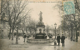 02* SOISSONS  Fontaine Grande Place            MA84,0084 - Soissons