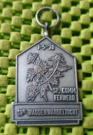 Medaile : 18e. Waddenwandetocht , Sp. Comm. Ferwerd 1-5-1978 - 20km -  Original Foto  !!  Medallion  Dutch - Altri & Non Classificati