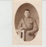 CARTE-PHOTO D' UN MILITAIRE DU 106e REGIMENT D' INFANTERIE DE CHÂLONS (PHOTO J.M. ANDRE, 183, RUE DE LAON à REIMS) - Camp De Châlons - Mourmelon