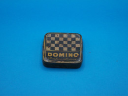Boîte En Métal Ancienne - Domino Bonbons Délicieux - Distributeur King-Bull à Saint-Ouen (93) - Cajas