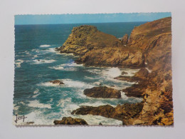 LA POINTE DU RAZ    Rochers  De La Pointe Du Van Près De La Pointe Du Raz - La Pointe Du Raz