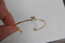 Neuf - Bracelet Ouvert En Métal Doré Serti Strass Blanc Transparent Imitation Diamant - Armbänder