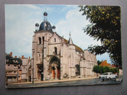 CP 10 Aube ARCIS SUR AUBE  - église Saint Etienne XVè Et XVIè Siècles  Voiture Peugeot 404 1970 - Arcis Sur Aube