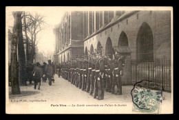 75 - PARIS VECU - LA GARDE MONTANTE AU PALAIS DE JUSTICE - Loten, Series, Verzamelingen