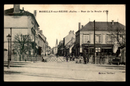 10 - ROMILLY-SUR-SEINE - RUE DE LA BOULE D'OR - PASSAGE A NIVEAU - Romilly-sur-Seine