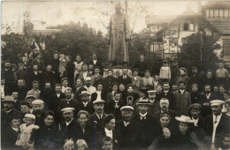 Bad Wörishofen/Bayern/Schwaben/Unterallgäu - Gruppenfoto Vor Dem Kneippdenkmal - Bad Wörishofen